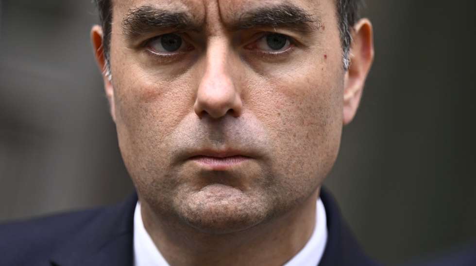 epa13315270 France's Prime Minister Sebastien Lecornu leaves an interministerial crisis meeting at the Ministry of the Interior, in Paris, France, 19 October 2026. The government convened the meeting following nationwide protests over the weekend, which resulted in violence, public property damage, and more than 2,000 arrests, according to the Interior Ministry.  EPA/JULIEN DE ROSA / POOL  MAXPPP OUT