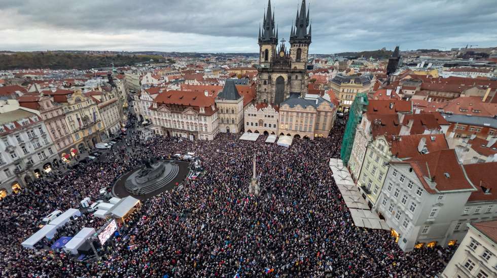 epa13331174 People take part in a demonstration in support of public broadcasters Czech Television and Czech Radio at Old Town Square in Prague, Czechia, 25 October 2026. The protest follows a proposal by Czech Prime Minister Andrej Babis' government to abolish television and radio license fees and fund both broadcasters through the state budget. The Czech Chamber of Deputies advanced the proposal in an overnight vote on 24 October after parliamentary debate was restricted. Critics warn that the proposed change could threaten the independence of public service media.  EPA/MARTIN DIVISEK