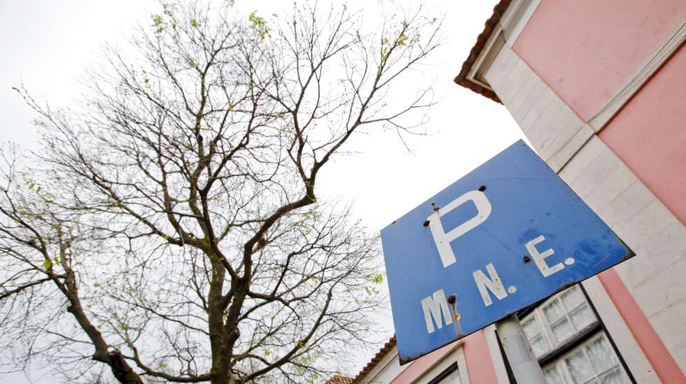 Um dos nove portugueses no Níger já foi retirado e prossegue "a operação relativamente à retirada dos restantes"
