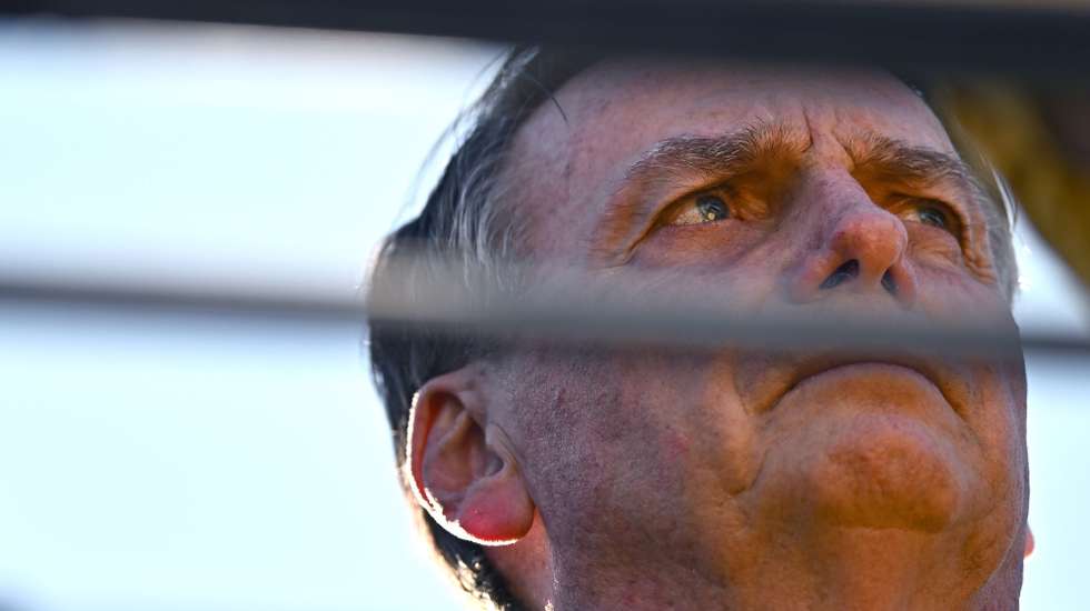 epa12082051 Former Brazilian President Jair Bolsonaro (2019-2022) participates in a protest in Brasilia, Brazil, 07 May 2025. Bolsonaro appeared at a rally called by the far-right in Brasilia in support of an amnesty for the 2023 coup plotters, three days after leaving a hospital where he underwent complex intestinal surgery.  EPA/ANDRE BORGES