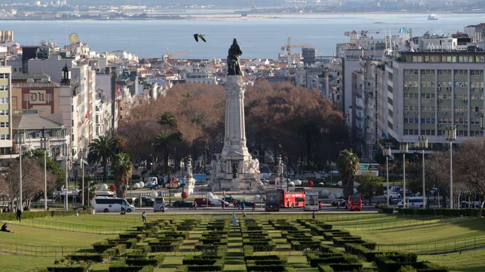 A deputada municipal Joana Silva recordou o alerta feito pela sociedade civil, em julho, quanto ao estado do lago exterior da Estufa Fria, no Parque Eduardo VII, colocava em causa o equilíbrio ecológico
