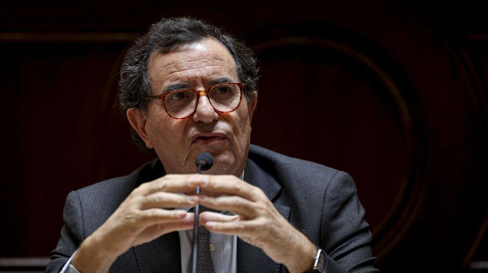 O ministro Adjunto e Coesão Territorial, Manuel Castro Almeida, intervém durante a sua audição perante a Comissão de Poder Local e Coesão Territorial a requerimento do grupo parlamentar do Chega, na Assembleia da República, em Lisboa, 28 de maio de 2024. FILIPE AMORIM/LUSA