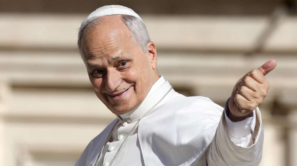 epa12409452 PV waves to the faithful after arriving to lead the Jubilee Audience in Saint Peter's Square, Vatican City, 27 September 2025. EPA/GIUSEPPE LAMI