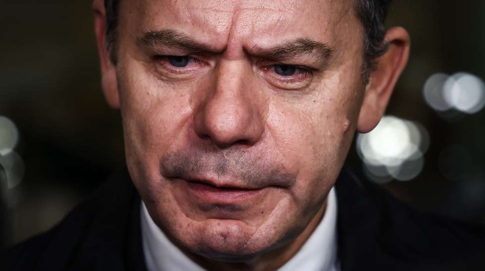 O primeiro ministro, Luis Montenegro, em declarações à comunicação social à chegada para a apresentação do livro “Luís Marques Mendes, Uma Vida Política”, em Lisboa, 10 de dezembro de 2025. RODRIGO ANTUNES/LUSA