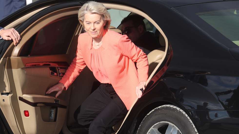 epa12650965 European Commission President Ursula von der Leyen arrives at the port in Lemesos, Cyprus, 15 January 2026. Following Cyprus' Presidency of the Council of the EU, which runs from 01 January to 30 June 2026, the College of Commissioners visits the country as part of the 2026 Cyprus Presidency of the Council of the European Union.  EPA/GEORGE CHRISTOPHOROU