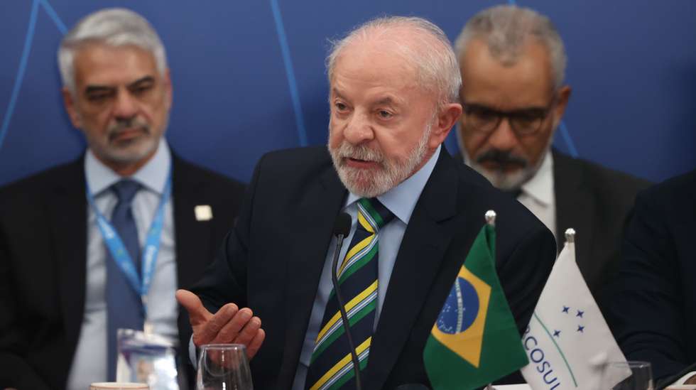 epa12605352 Brazilian President Luiz Inacio Lula da Silva speaks at the plenary session of the Mercosur Summit in Foz do Iguacu, Brazil, 20 December 2025.  EPA/Juan Pablo Pino