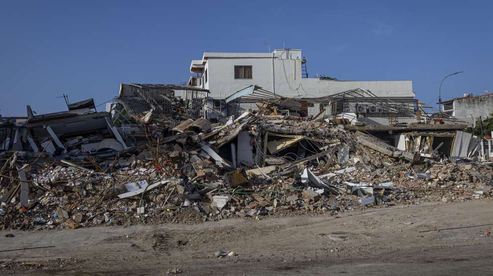Destroços após os sismos na Venezuela