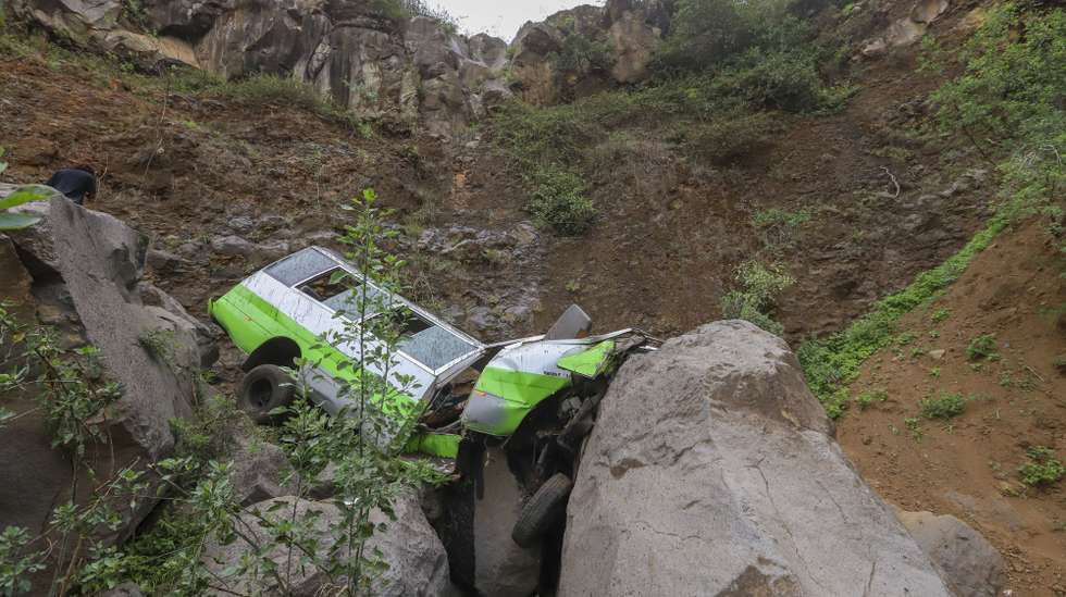 Local em que se vê o autocarro onde pelo menos 25 pessoas morreram no ultimo sábado 05 de setembro de 2026, em consequência de um acidente, na ilha do Fogo, a maioria das vítimas eram crianças e adolescentes, Cabo Verde,  08 de setembro de 2026.  ELTON MONTEIRO/LUSA