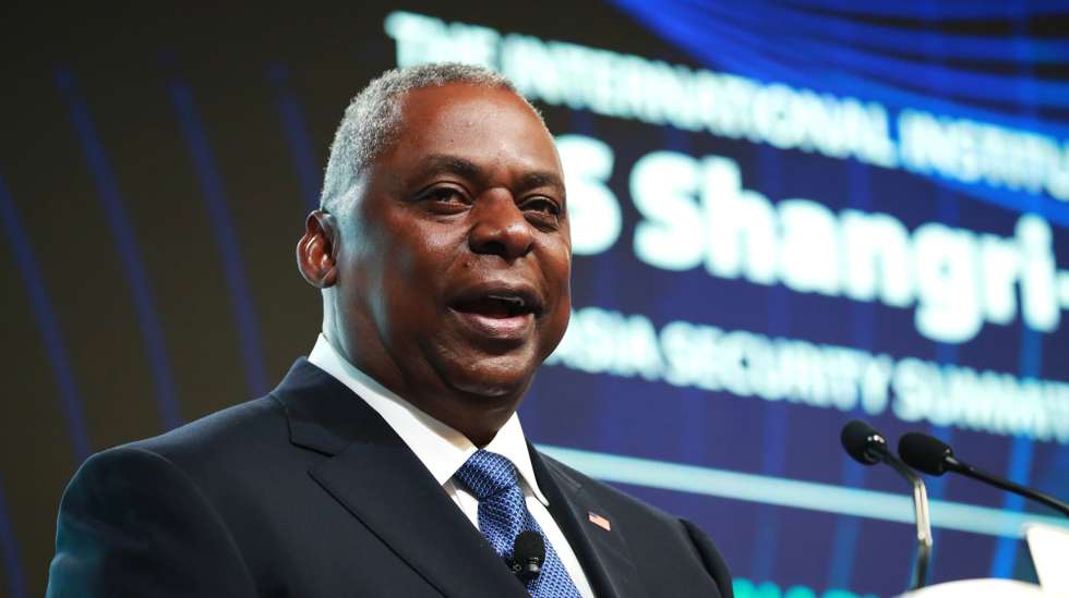 epa10669816 US Secretary of Defense Lloyd Austin delivers his speech at a plenary session of the International Institute for Strategic Studies (IISS) Shangri-la Dialogue at the Shangri-la hotel in Singapore, 03 June 2023. Defense ministers and officials from 41 countries are gathered in the city state for the IISS Shangri-la Dialogue, an annual high-level defence summit in the Asia Pacific region.  EPA/HOW HWEE YOUNG