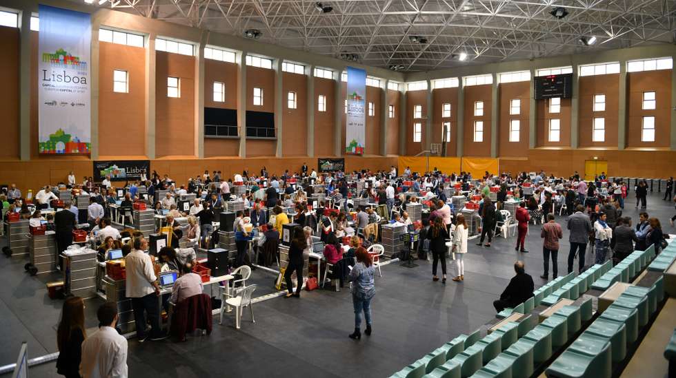 Contagem dos votos das eleições legislativas de 6 de outubro dos dois círculos da emigração que irão eleger 4 deputados realizada no Pavilhão do Casal Vistoso, Lisboa, 16 de outubro de 2019.  LUÍS RUIVO/LUSA