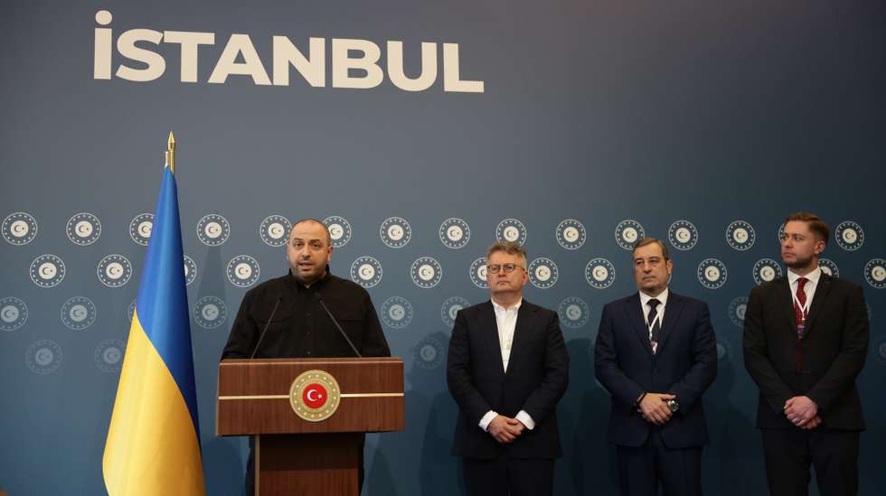 epa12151043 Ukrainian Defence Minister Rustem Umerov (L) delivers a statement on the sidelines of a second meeting between Russian and Ukranian delegations for peace talks in Istanbul, Turkey, 02 June 2025.  EPA/ERDEM SAHIN