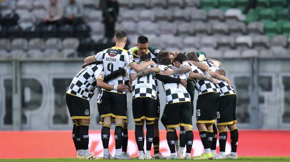 Boavisra team prior the Portuguese First League soccer match with FC Porto held at Bessa Sec XXI  Stadium, Porto, Portugal, 11th May 2025.  MANUEL FERNANDO ARAUJO/LUSA