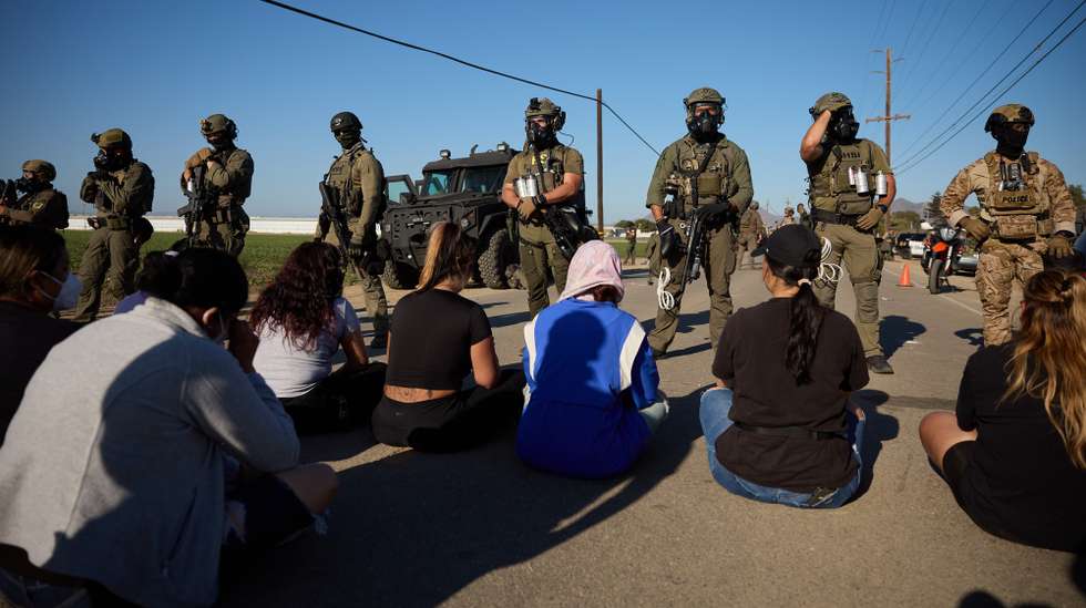 epa12230852 Federal immigration officials carrying out raids on two southern California cannabis farms clashed with protesters in Camarillo, California, USA, 10 July 2025. On 8 July 2025, city and county officials in Los Angeles joined a federal lawsuit against the Trump administration to stop widespread immigration raids that have prompted demonstrations and caused panic in Latino communities across Southern California.  EPA/ALLISON DINNER