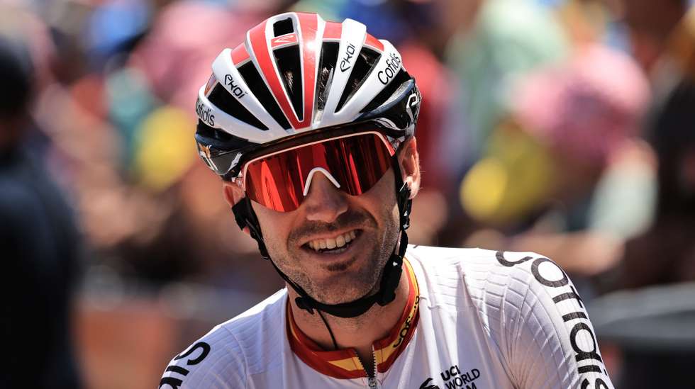 epa10745586 Spanish rider Ion Izagirre of team Cofidis at the start of the 13th stage of the Tour de France 2023, a 138kms race from Chatillon-Sur-Charlaronne to Grand Colombier, France, 14 July 2023.  EPA/CHRISTOPHE PETIT TESSON