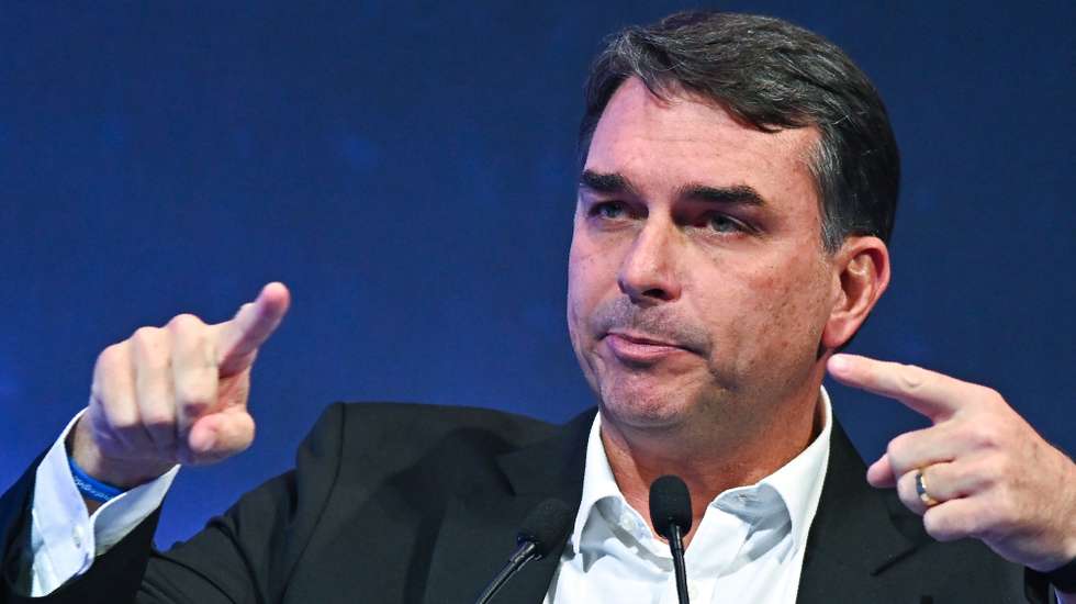 epa13057434 Brazilian Senator Flavio Bolsonaro, a Liberal Party (PL) presidential pre-candidate, speaks during the event 'Brazil 2050 - The Presidential Candidates Agenda' at the Ulysses Guimaraes Convention Center in Brasilia, Brazil, 22 June 2026.  EPA/ANDRE BORGES