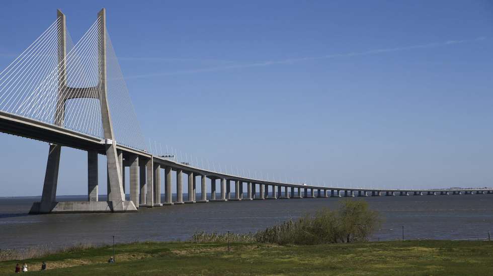 Ponte Vasco da Gama está cortada no sentido norte-sul devido ao acidente