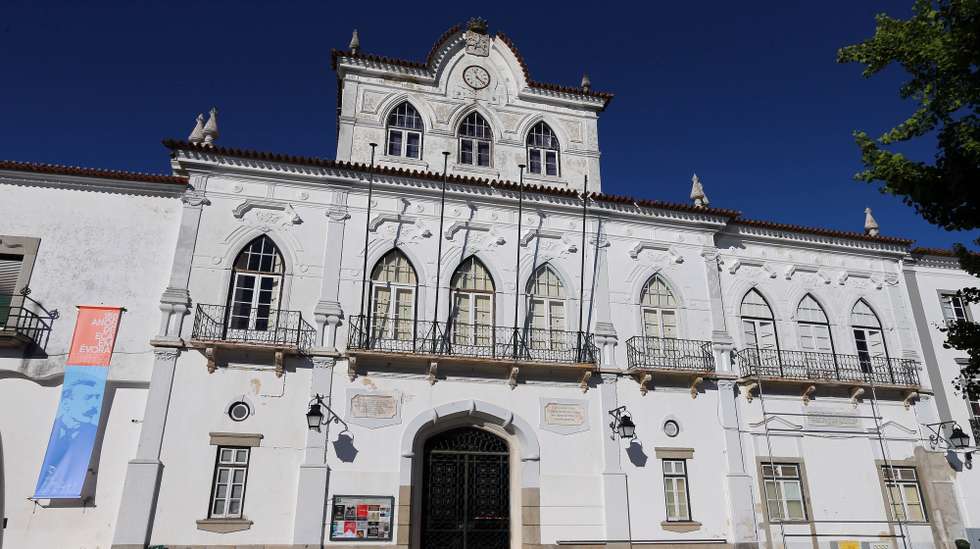 Fachada do edifício da Câmara Municipal de Évora, 28 de dezembro de 2017. NUNO VEIGA/LUSA