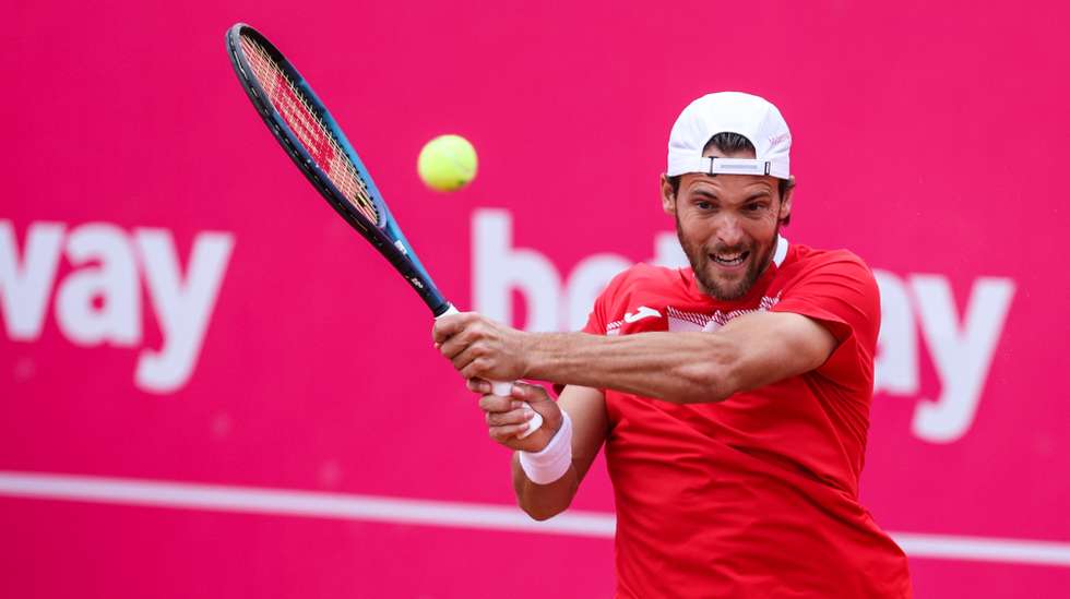 João Sousa from Portugal in action with his doubles team mate Dominic Thiem from Austria against the doubles Ben Shelton from United States of America and Duarte Vale from Portugal in the round of 16 doubles match at the Estoril Open Tennis tournament in Estoril, on the outskirts of Lisbon, Portugal, 03 of April 2023. MIGUEL A. LOPES/LUSA