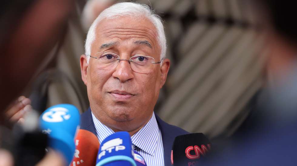 epa10717123 Portugal's Prime Minister Antonio Costa speaks to the media as he arrives for a European Council in Brussels, Belgium, 29 June 2023. EU leaders are gathering in Brussels for a two-day summit to discuss the latest developments in relation to Russia's invasion of Ukraine and continued EU support for Ukraine as well as the block's economy, security, migration and external relations, among other topics.  EPA/OLIVIER MATTHYS
