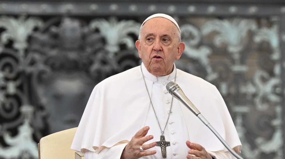 epa10937606 Pope Francis leads the weekly general audience in St. Peter's Square at the Vatican, 25 October 2023.  EPA/MAURIZIO BRAMBATTI