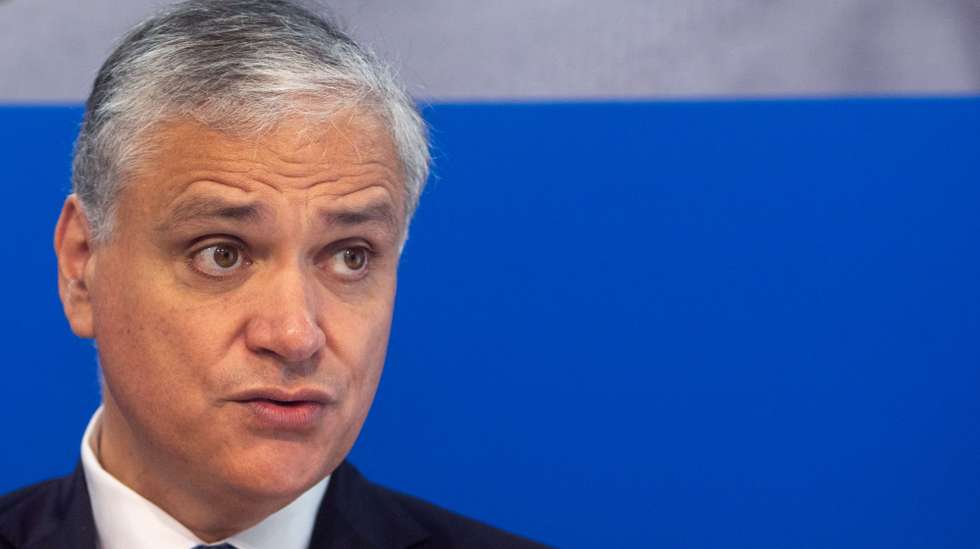 O presidente do PS/Açores, Vasco Cordeiro, intervém na conferência de imprensa em Ponta Delgada, ilha de são Miguel, Açores, 09 de Fevereiro de 2024. O líder da estrutura partidária do PS/Açores anunciou hoje que vai votar contra o Programa do Governo da coligação PSD/CDS-PP/PPM, que venceu no domingo as eleições regionais sem maioria absoluta. EDUARDO COSTA/LUSA