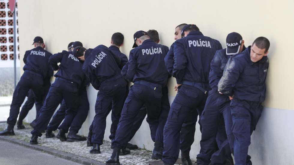 Alunos da Escola Prática de Policia treinam para ser futuros agentes da PSP, 20 fevereiro 2024 em Torres Novas. (ACOMPANHA TEXTO DA LUSA DO DIA 25 FEVEREIRO 2024). PAULO CUNHA/LUSA