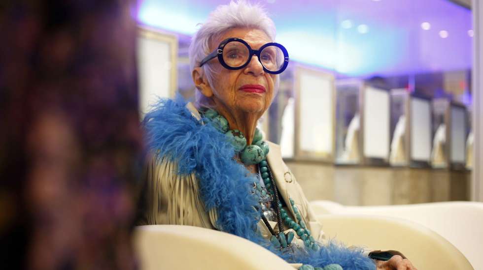 epa05595355 US designer and fashion icon Iris Apfel (C) attends the presentation of Atelier Swarovski's Fall-Winter 2016 collection in San Juan, Puerto Rico, 20 October 2016.  EPA/THAIS LLORCA