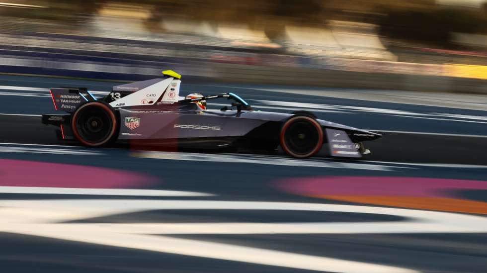 epaselect epa11072626 Portugal's Antonio Felix Da Costa of the TAG Heuer Porsche team drives his car during Practice 1 of the Formula E Mexico City Grand Prix at the Autodromo de los Hermanos Rodriguez in Mexico City, Mexico, on 12 January 2024.  EPA/Jose Mendez