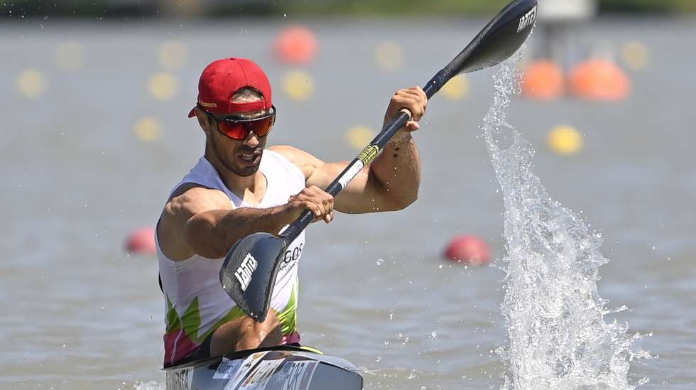 epa11414755 Fernando Pimenta of Portugal competes in the final of the men's K1 1,000m race at the ECA Canoe Sprint, Paracanoe and SUP European Championships in the Olympic Centre of Szeged, Hungary, 16 June 2024. Pimenta came in third.  EPA/Tamas Kovacs HUNGARY OUT
