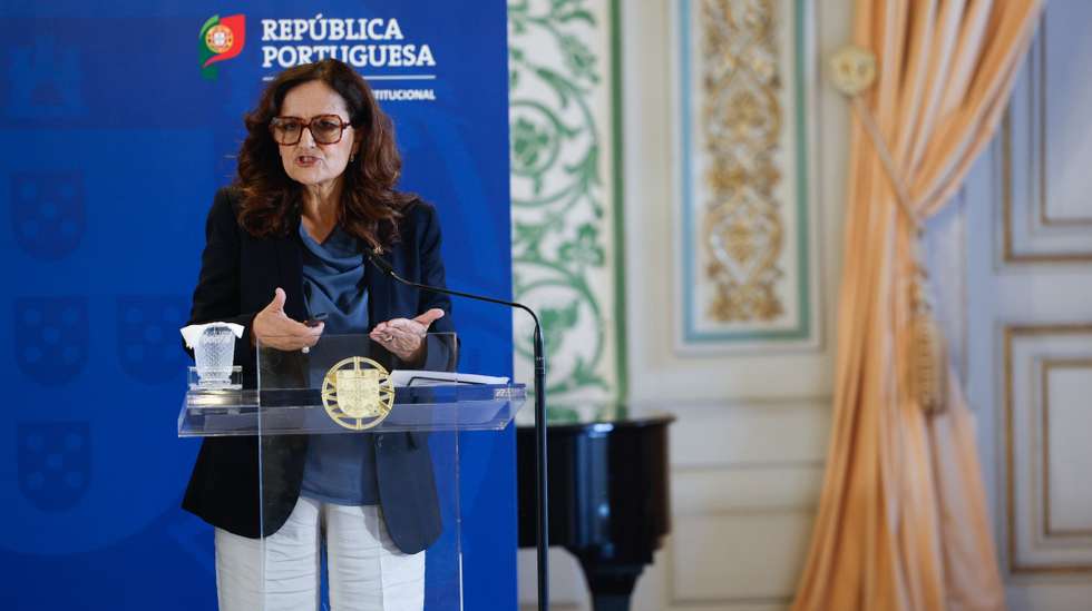 A ministra da Cultura, Dalila Rodrigues, intervém durante uma conferência de imprensa após a reunião do Conselho de Ministros, no Palácio da Ajuda, em Lisboa, 09 de outubro de 2024. ANTÓNIO PEDRO SANTOS/LUSA
