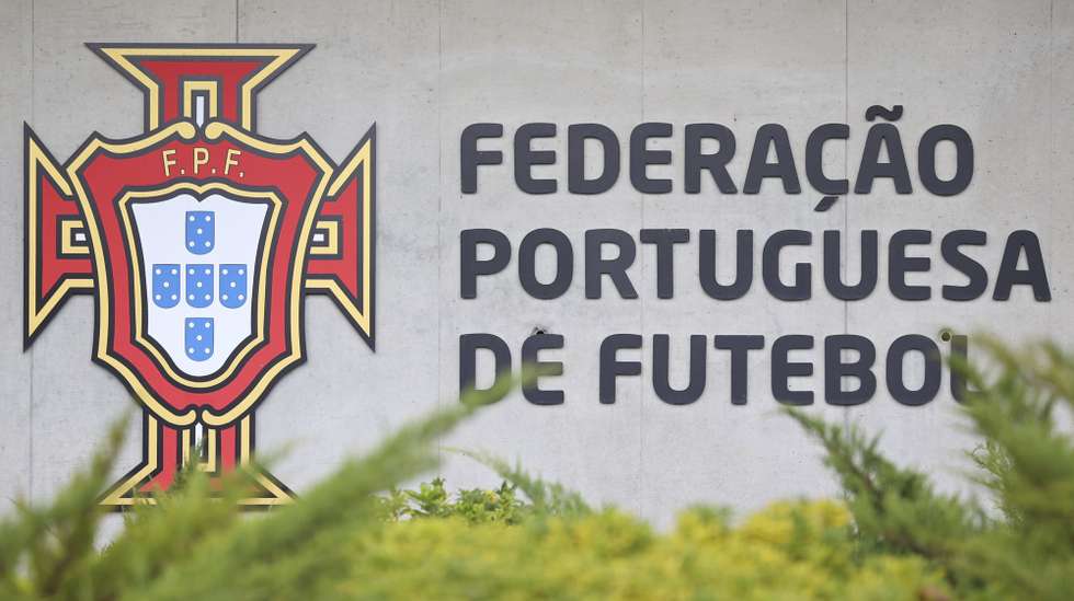 Logotipo da Federação Portuguesa de Futebol,  Oeiras, 04 de dezembro de 2023. ANTÓNIO COTRIM/LUSA