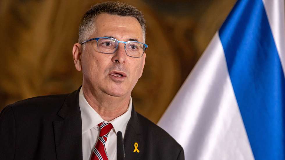 epa11745286 Israeli Foreign Minister Gideon Saar attends a joint press conference with the Czech foreign minister following their meeting at the Czernin Palace in Prague, Czech Republic, 28 November 2024.  EPA/MARTIN DIVISEK  ALTERNATIVE CROP