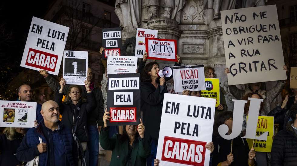 Concentração de trabalhadores da TiN -Trust in News, com o objetivo de conscencializar a sociedade para a situação difícil que os trabalhadores e os títulos atravessam, no Largo Camões, em Lisboa, 04 de dezembro de 2024. JOSÉ SENA GOULÃO/LUSA