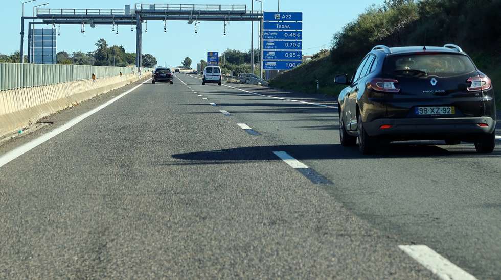 As portagens são hoje abolidas nas vias rápidas e estruturantes do interior e Algarve,(Via do Infante -A22, conhecidas como SCUT, após mais de 13 anos de luta das populações pela reposição do modelo inicial de financiamento destas estradas sem custos para o utilizador, Sagres, 01 de janeiro de 2025. LUÍS FORRA/LUSA.