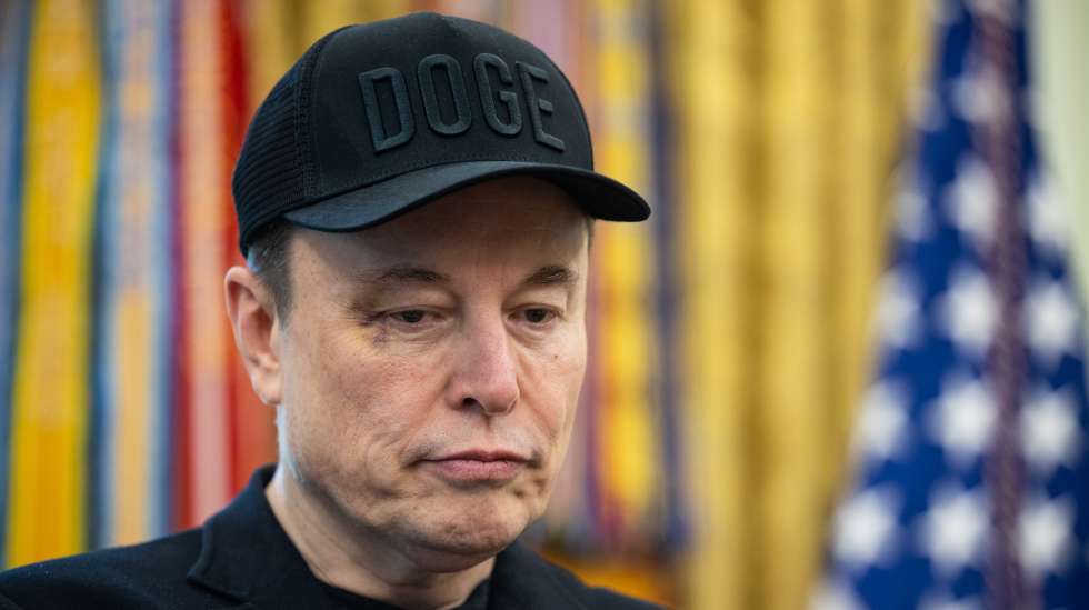 epa12146138 Elon Musk attends a press conference with US President Trump in the Oval Office at the White House in Washington, DC, USA, 30 May 2025.  EPA/FRANCIS CHUNG / POOL