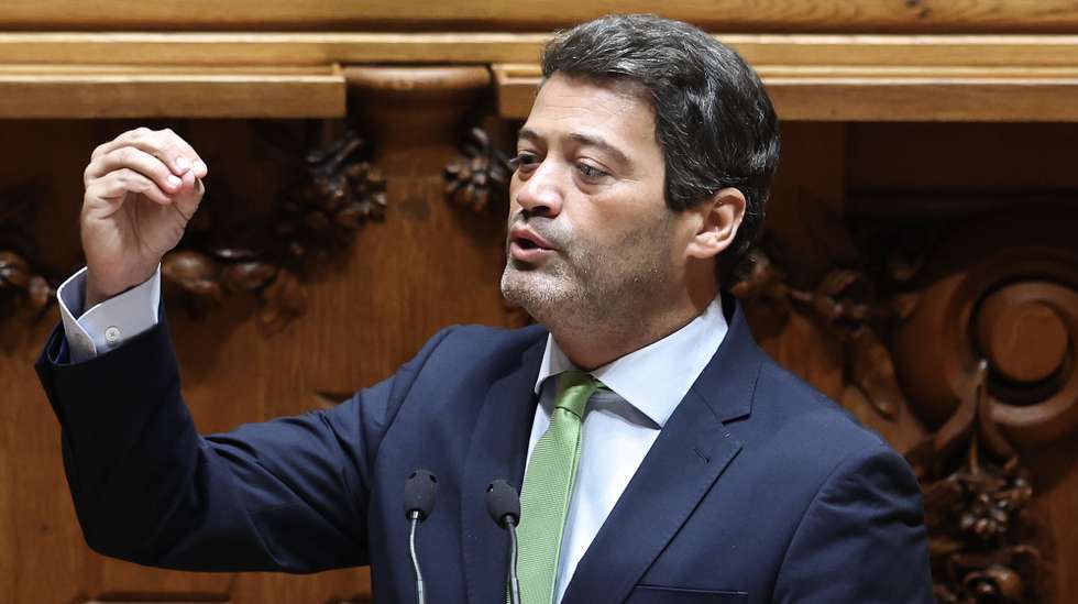 O deputado e presidente do Chega, André Ventura,  intervém durante o debate de urgência, requerido pelo Chega, sobre "Privatização da TAP", Assembleia da República, em Lisboa, 11 de julho  de 2025. ANTÓNIO COTRIM/LUSA