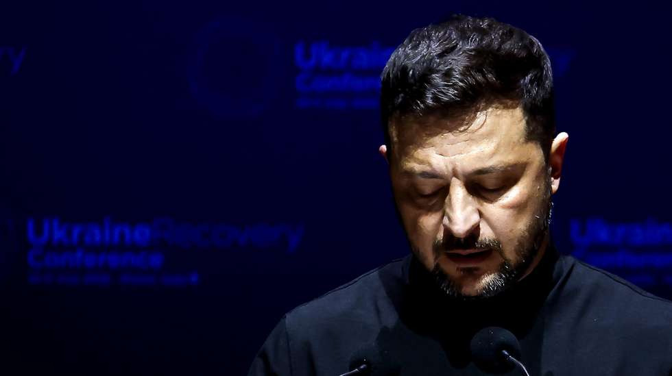epaselect epa12229542 Ukrainian President Volodymyr Zelensky delivers a speech during the Ukraine Recovery Conference 2025 in Rome, Italy, 10 July 2025.  EPA/ANGELO CARCONI