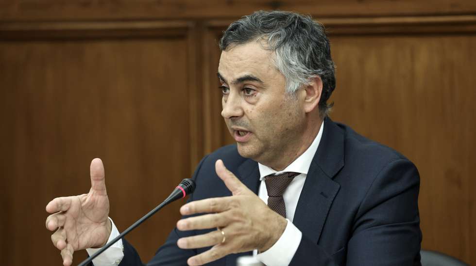 O ministro da Educação, Ciência e Inovação, Fernando Alexandre, durante a sua audição na Comissão de Educação e Ciência, na Assembleia da República em Lisboa, 16 de outubro de 2025. ANTÓNIO COTRIM/LUSA