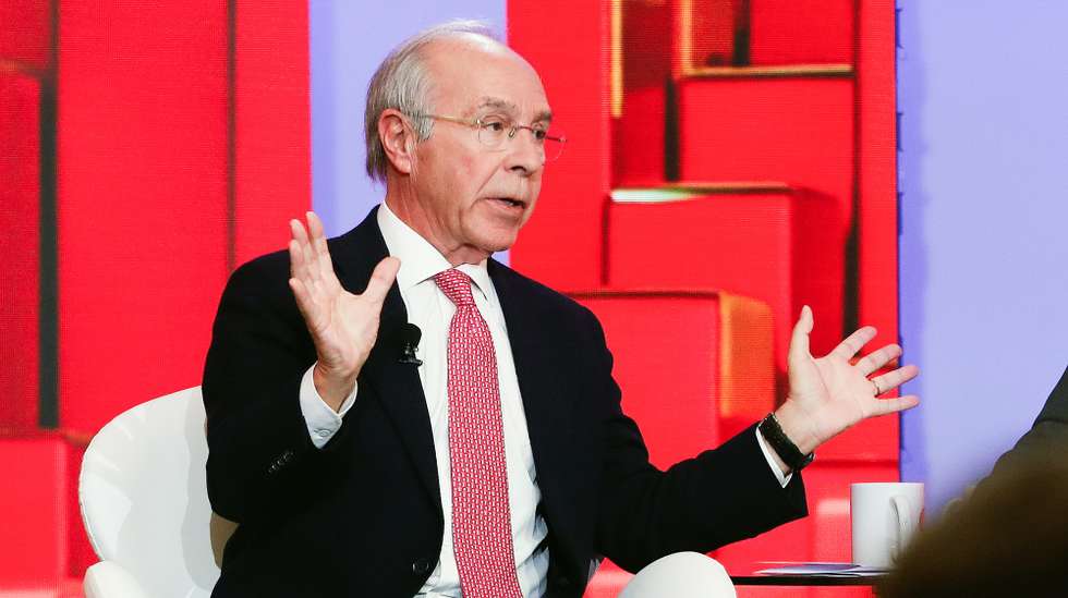 Candidato à Presidência da República Luís Marques Mendes participa numa mesa redonda durante o evento CNN Portugal International Summit “Abrace o futuro: Mude &amp; Evolua”, em Alcobaça, 21 novembro 2025. Sob o tema “Change and Evolve”, a  CNN Portugal International Summit 2025 conta com líderes e especialistas nacionais e internacionais, que debatem como os Estados, as empresas e as instituições estão a adaptar-se a esta nova ordem global, onde a velocidade da mudança exige capacidade de resposta, visão e responsabilidade. PAULO CUNHA/LUSA
