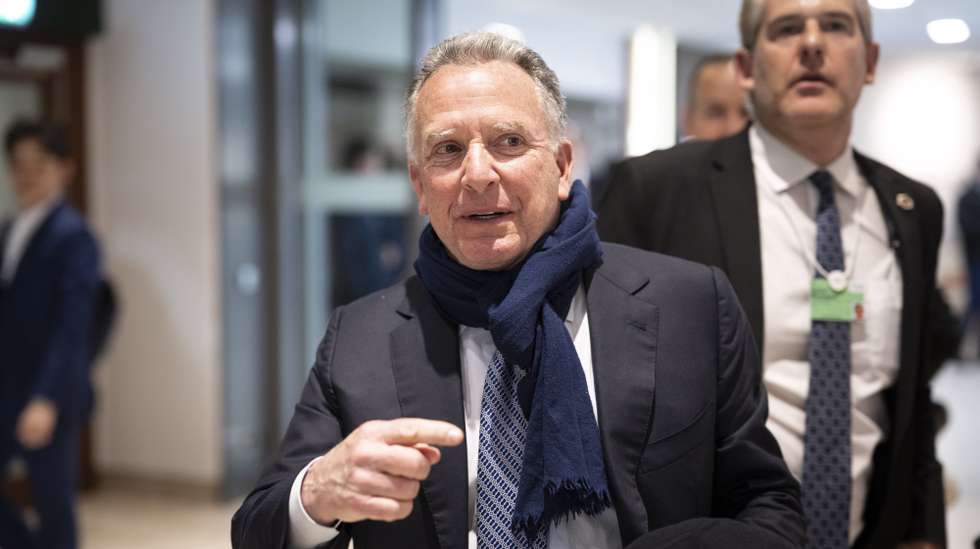epa12664975 Steve Witkoff (L), United States Special Envoy to the Middle East and special envoy for peace missions walks in the corridors during the 56th annual meeting of the World Economic Forum (WEF) in Davos, Switzerland, 20 January 2026. The 2026 summit, running from 19 to 23 January and held under the theme 'A Spirit of Dialogue,' brings together global political leaders, corporate executives, and scientists to address international challenges.  EPA/GIAN EHRENZELLER