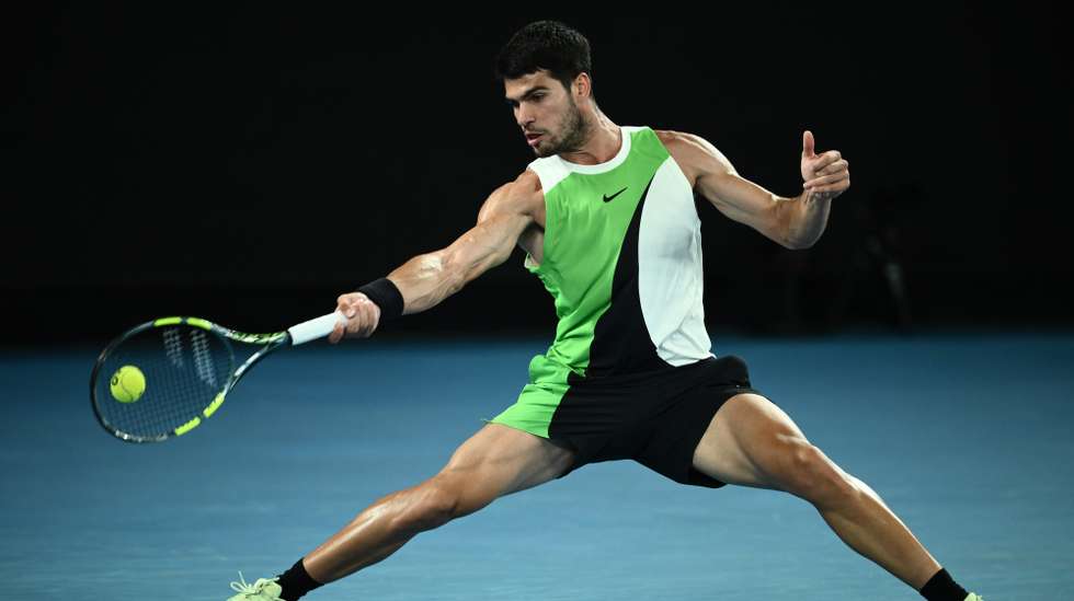 epa12684495 Carlos Alcaraz of Spain in action during his Men's Singles quarter-finals match against Alex de Minaur of Australia at the Australian Open tennnis tournament in Melbourne, 27 January 2026.  EPA/JOEL CARRETT  AUSTRALIA AND NEW ZEALAND OUT