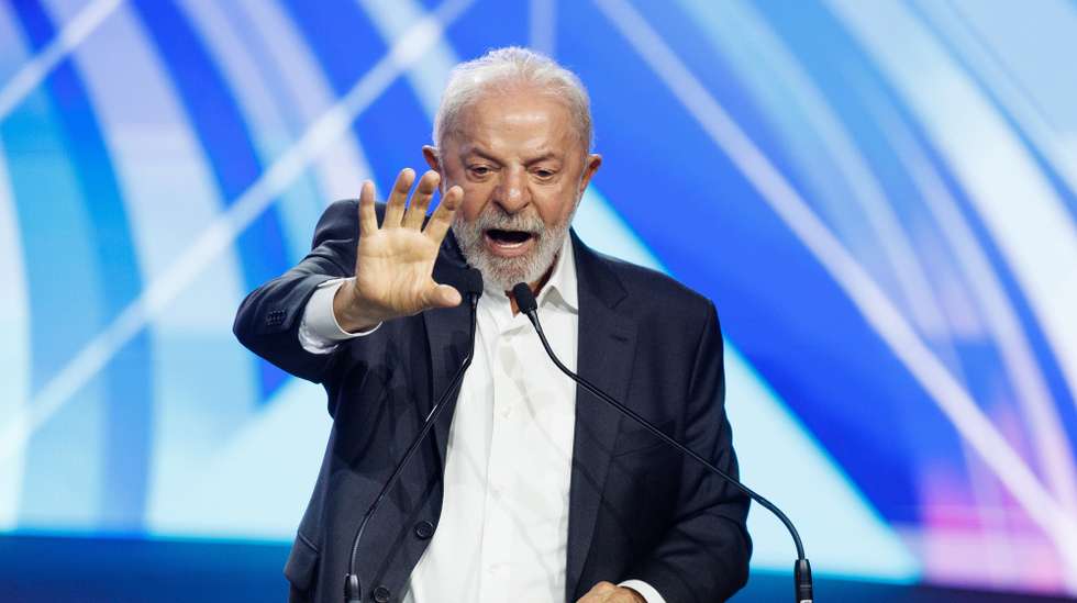 epa12538800 Brazilian President Luiz Inacio Lula da Silva, speaks during the inauguration of the Sao Paulo International Motor Show in Sao Paulo, Brazil, 20 November 2025. Lula expressed his delight after his US counterpart, Donald Trump, removed the 40 percent extra tariff on various Brazilian products.  EPA/Isaac Fontana