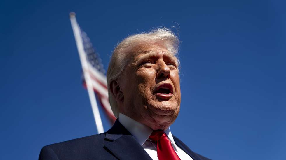 epa12884147 US President Donald Trump speaks to the media before departing the White House en route to Miami, Florida, in Washington, DC, USA, 11 April 2026.  EPA/BONNIE CASH / POOL