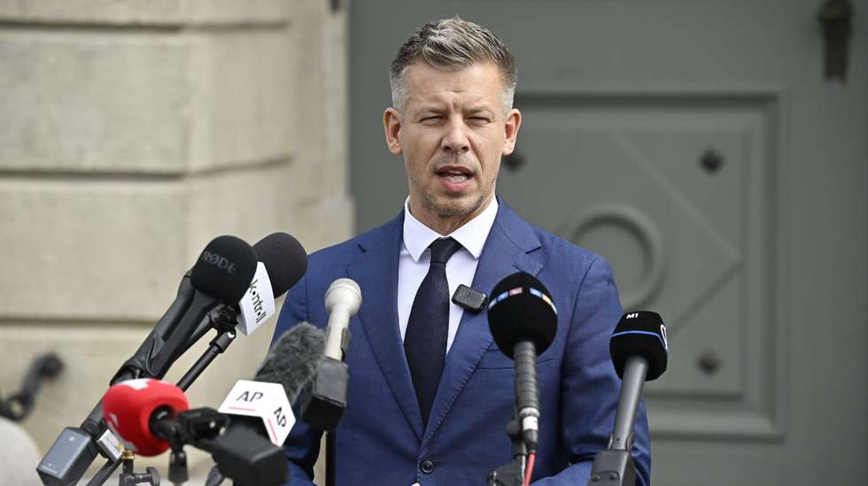 epa12891292 Tisza Party leader and prospective prime minister Peter Magyar speaks to the press before a meeting with the Hungarian president at the Sandor Palace in Budapest, Hungary, 15 April 2026. Tisza Party won a landslide victory in the Hungarian parliamentary elections on 12 April, ending the 16-year rule of Viktor Orban and the Fidesz party.  EPA/ROBERT HEGEDUS HUNGARY OUT