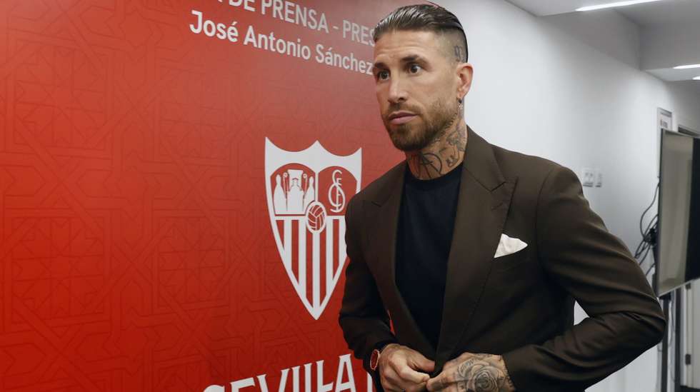 epa11419398 Sevilla's player Sergio Ramos arrives to his farewell press conference held at the Sanchez Pizjuan Stadium in Seville, Spain, 18 June 2024. The 38-year-old, who returned to Spanish LaLiga side Sevilla in September 2023, did not renew his contract and leaves as a free agent.  EPA/Jose Manuel Vidal