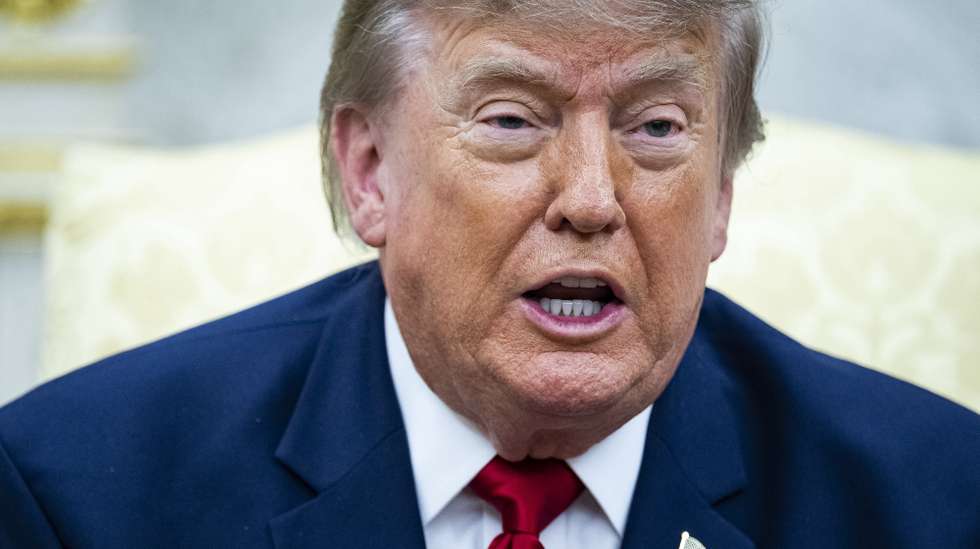 epa13111123 US President Donald Trump speaks with Iraqi Prime Minister Ali al-Zaidi (not pictured) during their meeting in the Oval Office of the White House in Washington, DC, USA, 14 July 2026. This is Ali al-Zaidi's first foreign trip since he took office in May 2026.  EPA/GRAEME SLOAN / POOL