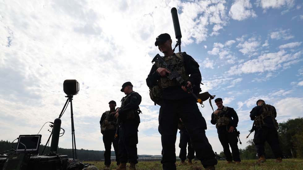 epa13192297 A soldier is equipped with a radio frequency detection system during exercise 'Saber Junction 26' in Hohenfels, Germany, 26 August 2026. Saber Junction is an annual Combat Training Center readiness and lethality validation exercise series for U.S. Army Europe and Africa's permanently assigned brigades. In 2026 the 173rd Mobile Brigade Combat Team is the primary training audience with approximately 3,360 troops training alongside other U.S.  U.S. Department of Defense units units and European allies and partners, for a total exercise participation of approximately 5,480 troops from August 15 to September 13.  EPA/ANNA SZILAGYI