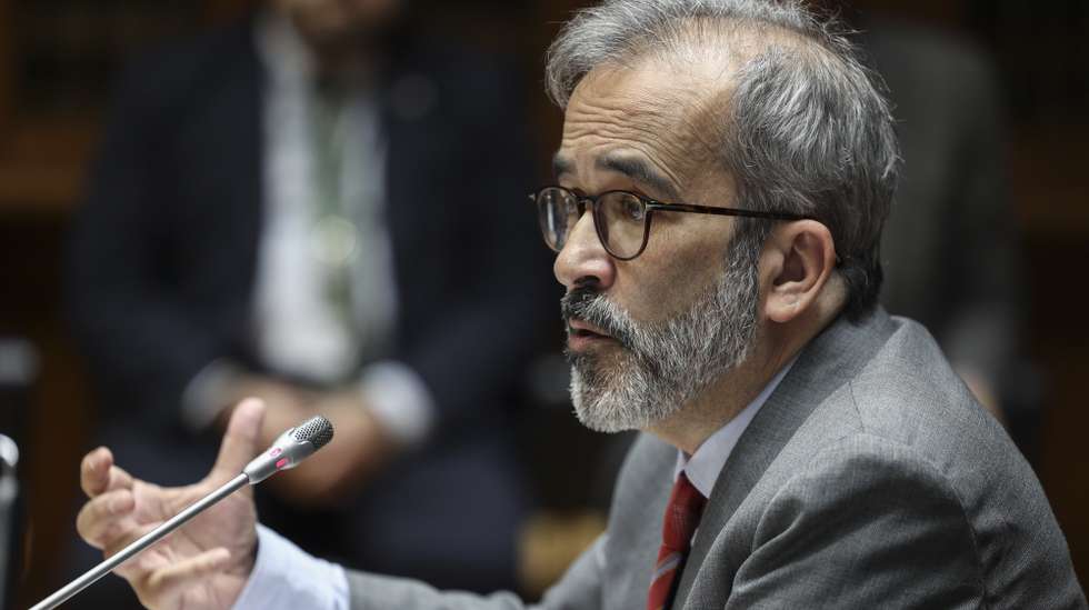 O ministro de Estado e dos Negócios Estrangeiros, Paulo Rangel, intervém na sua audição perante a Comissão de Negócios Estrangeiros e Comunidades Portuguesas, na Assembleia da República, em Lisboa, 04 de fevereiro de 2025. MIGUEL A. LOPES/LUSA