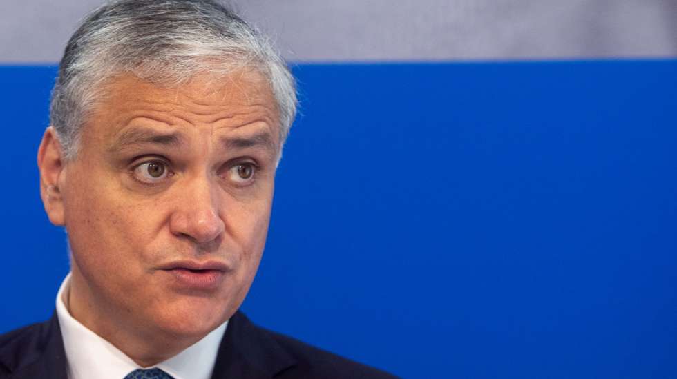 O presidente do PS/Açores, Vasco Cordeiro, intervém na conferência de imprensa em Ponta Delgada, ilha de são Miguel, Açores, 09 de Fevereiro de 2024. O líder da estrutura partidária do PS/Açores anunciou hoje que vai votar contra o Programa do Governo da coligação PSD/CDS-PP/PPM, que venceu no domingo as eleições regionais sem maioria absoluta. EDUARDO COSTA/LUSA