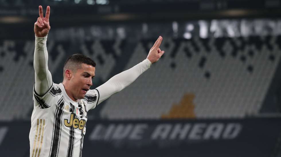 Ronaldo começou da melhor forma o ano com dois golos (e uma assistência) que voltaram a colocar avançado na liderança isolada dos melhores marcadores da Serie A